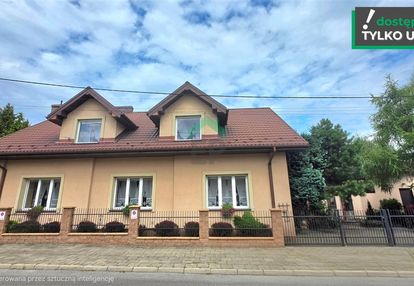 Jednorodzinny lub dwurodzinny z dwoma wejściami