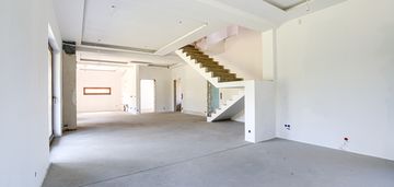 Przestrzeń, cisza i wybór-30' warszawa-"pod klucz"