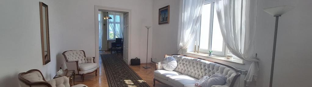 Lokal w centrum na mieszkanie lub kancelarię