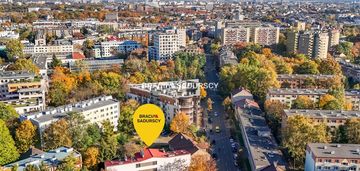 Lokal mieszkalno-usługowy w centrum.