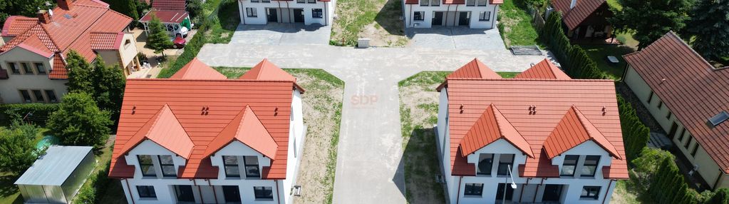 Nowoczesny dom w zabudowie bliźniaczej z ogrodem