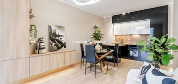 Wygodny nowoczesny apartament w centrum.