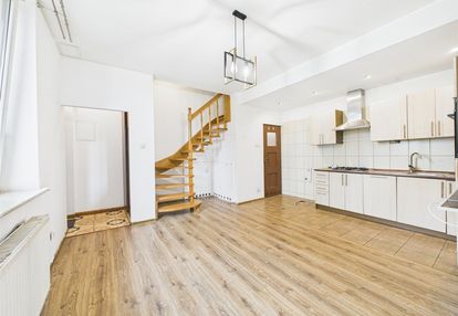 Dwupoziomowe mieszkanie  zabudowie szeregowej !