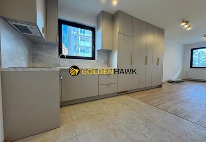 Nowoczesna kawalerka z ogródkiem na nowym mieście.