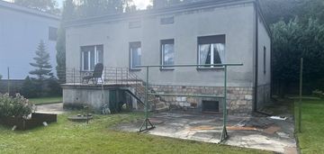 Julianów przy parku dom z opcją 2 apartamentów.
