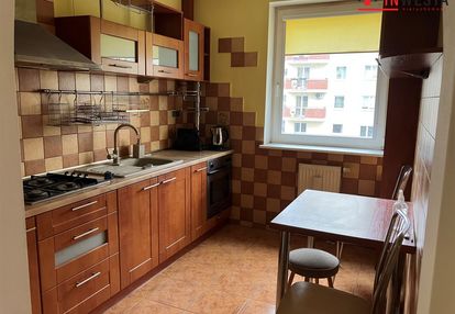 Ciche 3 pokoje, balkon, garaż; 2000 r