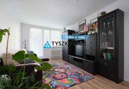 Dwa oddzielne pokoje z balkonem po remoncie parter