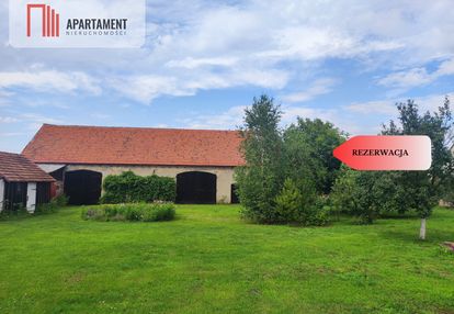 Działka rolna z dużą stodołą.