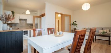Piltza | ruczaj | czerwone maki | petfriendly