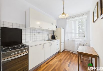 2 pokoje, balkon, 1 piętro, 50m2, do zamieszkania