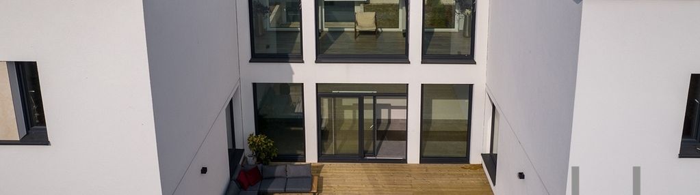 Jedna nieruchomość( 2 domy) wiele możliwości.