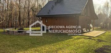 Dom drewniany nad morzem