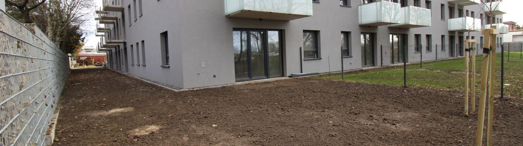 Duży ogród, przy parku komórka i parking gratis