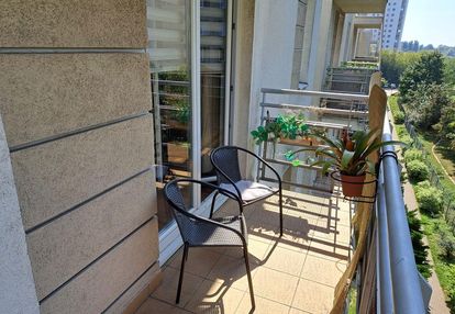 Kawalerka z dużym balkonem. pieszo 100metrów od m2