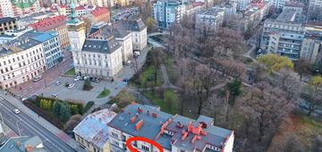 Duże, funkcjonalne mieszkanie obok ratusza