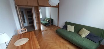 Kielecka. klimatyczne mieszkanie w kamienicy.