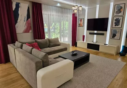 Luksusowy Apartament z Prywatnym Ogródkiem