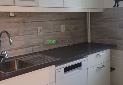 Cztery pokoje z oddzielną kuchnią, metro