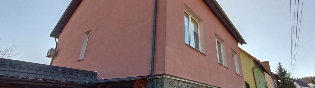 Funkcjonalny dom osobnym mieszkaniem na parterze