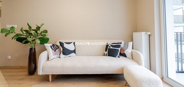 Wygodny nowoczesny apartament w centrum.