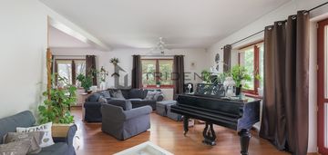 Dom z tarasem i garażem – 1954 m² działki