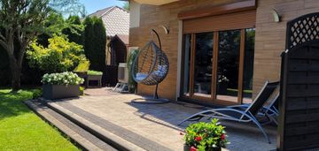 Piękny dom niedaleko jeziora jezuickiego