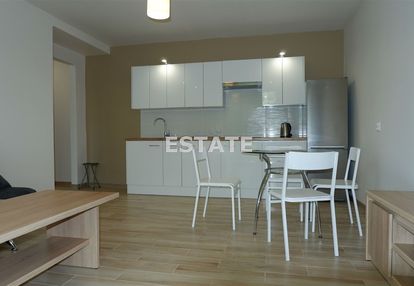 Nowoczesny apartament z widokiem na zieleń