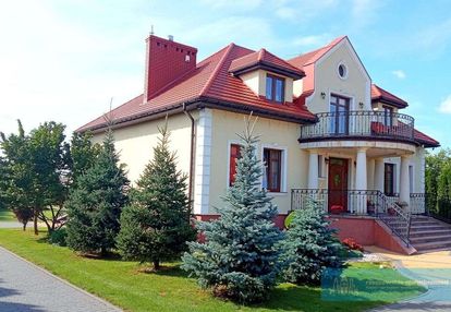 Dom 360 m2 na działce 1,5 ha / stalowa wola