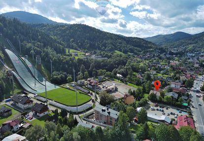 Dom w szczyrku z widokiem na góry i skocznię