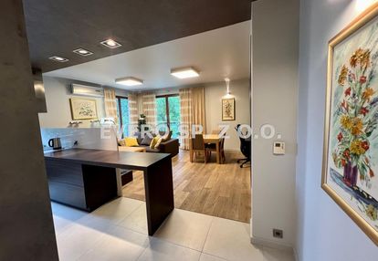 Partynice, słoneczne 2 pokoje z balkonem i garażem