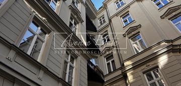 2 pokoje / aleje ujazdowskie / zabytkowa kamienica