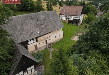 Dom z zabudowaniami w malowniczym marczowie