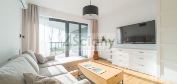 Mieszkanie z widokiem na wschód słońca nad zalewem