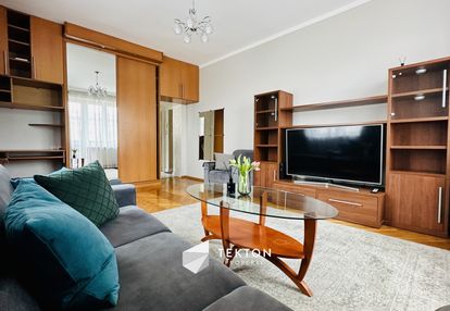41 m², centrum miasta, balkon, metro