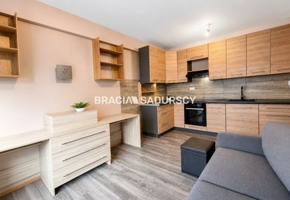 2 pok| duży balkon|miejsce postojowe|ul.niebyła