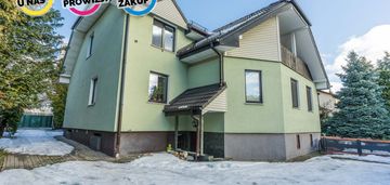 Duży dom z garażem dustanowiskowym