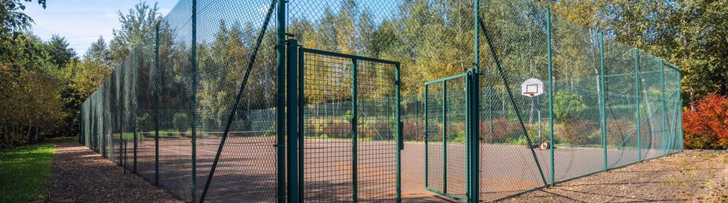 Dom z kortem tenisowym i 5000 m² działki