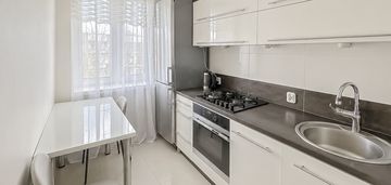 2-pokojowe mieszkanie z balkonem.