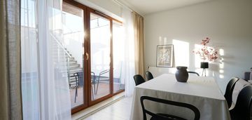 Apartament z tarasem i miejscem postoj. w centrum