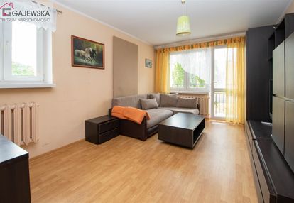 Kawalerka z potencjałem i piętro, balkon!