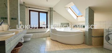 Bzie-klimatyczny dom na malowniczej działce