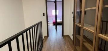 Dwupoziomowe mieszkanie w markach