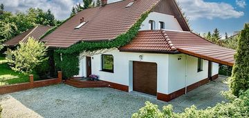 Dom z krytym basenem i pięknym ogrodem!