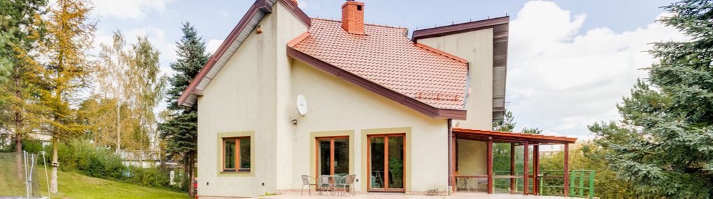 Dom w cichej okolicy z antresolą i 3 sypialniami