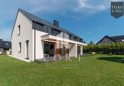 Wyjątkowe domy z  dachem fotowoltaicznym.