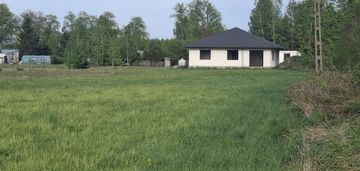 Działka budowlana z domem w stanie surowym