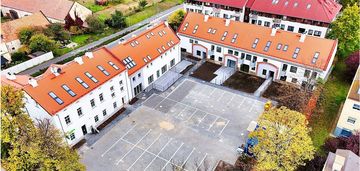 Zamieszkaj w dworku/piękne 2pok.mieszk.w folwarcznej zabudowie/miejsce postojowe