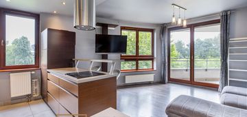 Kameralny budynek | duży balkon | widok |