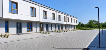 Nowy dom w zabudowie szeregowej, parkitka
