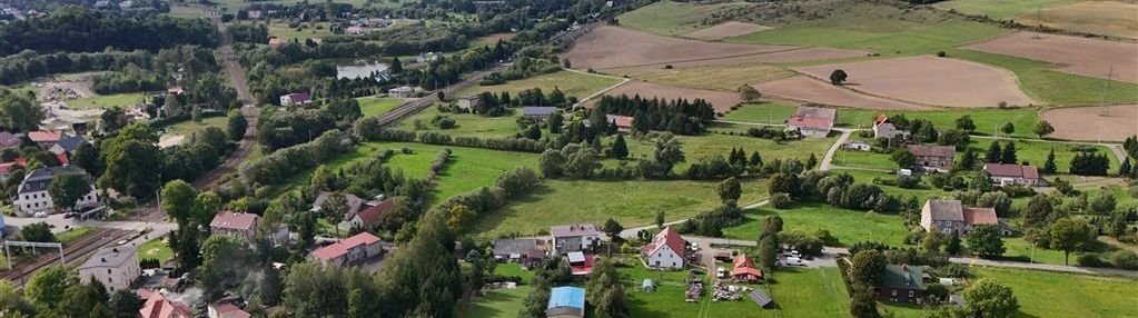 Działka 1626 m² z budynkiem mieszkalnym do remontu